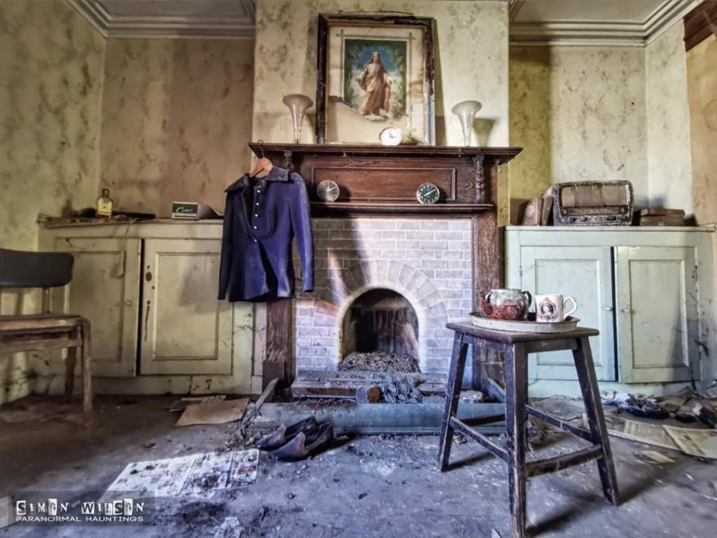 Abandoned Vintage Shop / Post Office | Lucy’s Shop | Abandoned for 26 years!